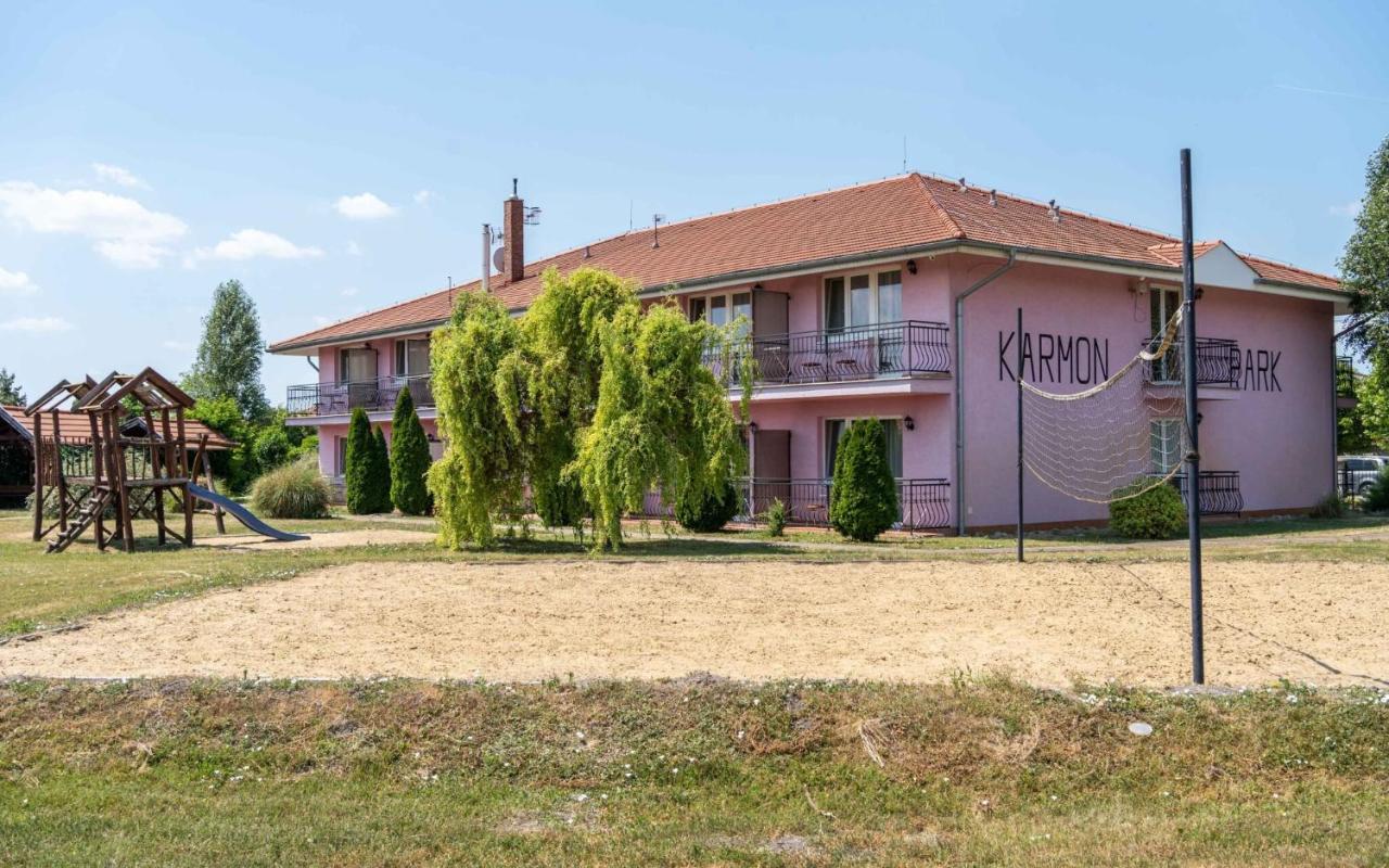 Apartmany Karmon Park Veľký Meder Bagian luar foto