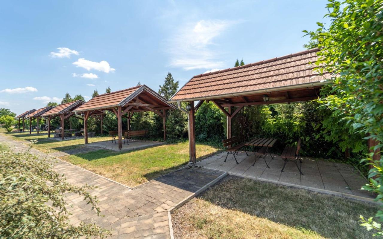 Apartmany Karmon Park Veľký Meder Bagian luar foto